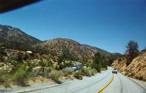 Road along Kern river to Sequio National Forest